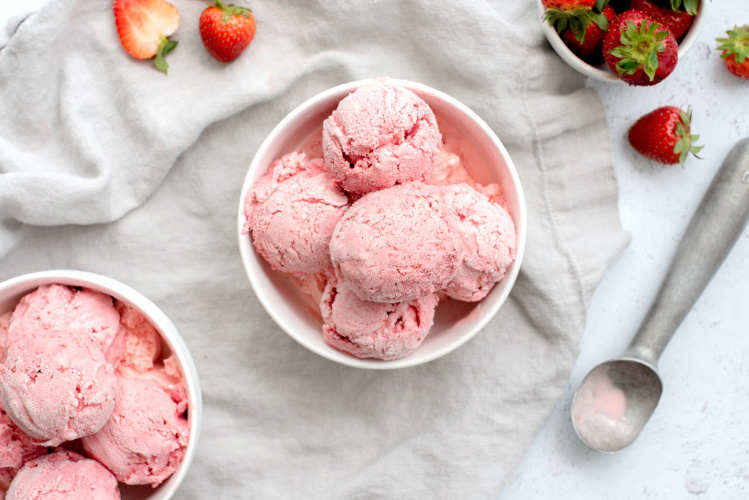 No Churn Strawberry Cream Cheese Ice Cream