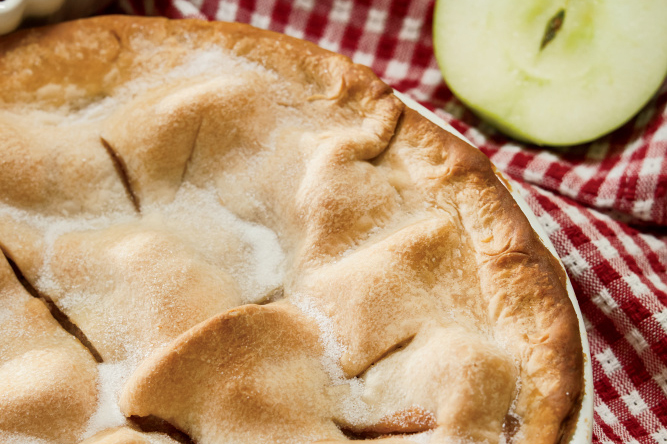 Green Apple Pie with Rum Sauce