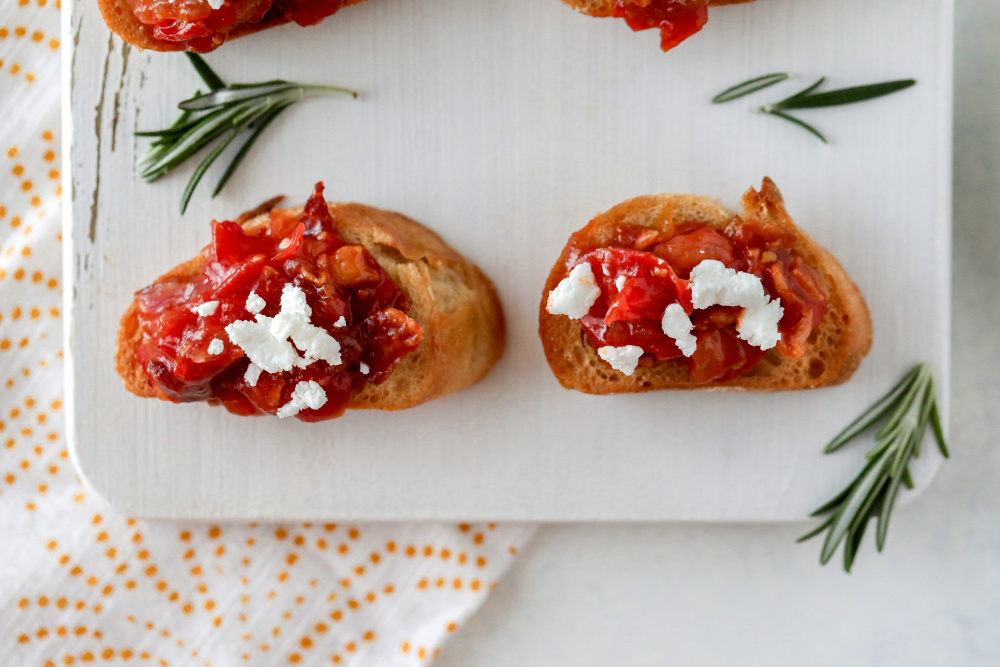 Crostini with goat cheese and tomato bacon jam